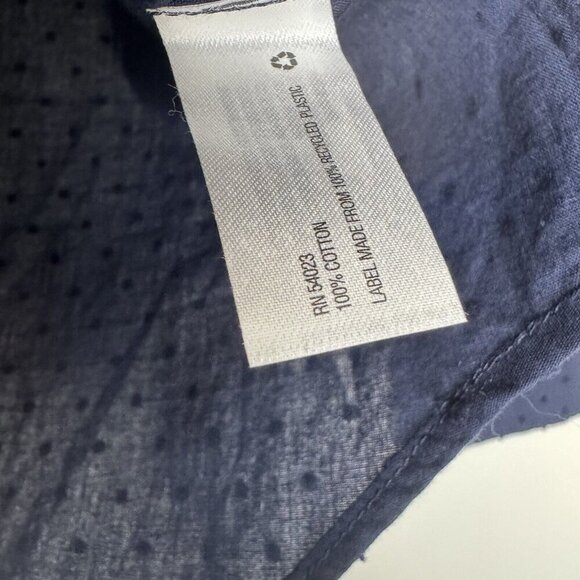 Gap Woman’s fitted boyfriend Button Up shirt Blue Textured Polka Dot Size Medium - Picture 5 of 6